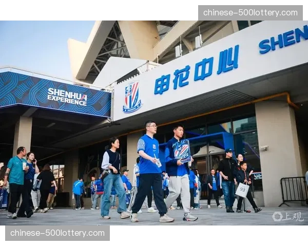 上海体育场61815人观赛，刷新场馆大型活动纪录